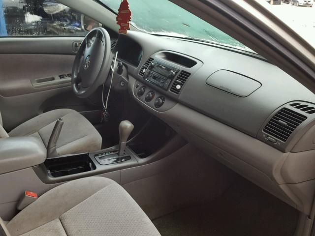 4T1BE32K62U506692 - 2002 TOYOTA CAMRY LE ვერცხლისფერი ფოტო 5