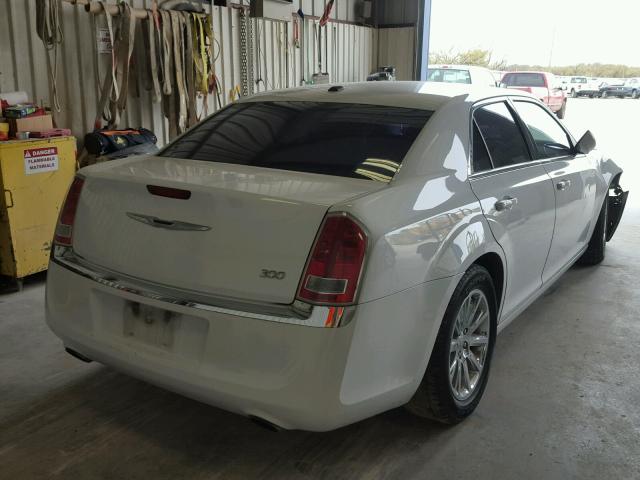 2C3CCAAG2DH588611 - 2013 CHRYSLER 300 WHITE photo 4