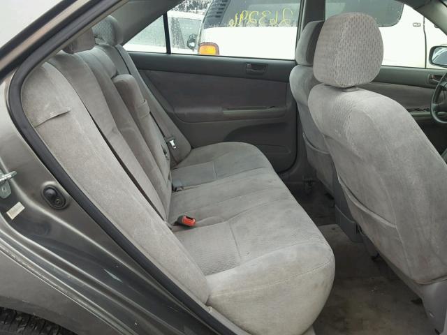 JTDBE32K220010560 - 2002 TOYOTA CAMRY LE GRAY photo 6