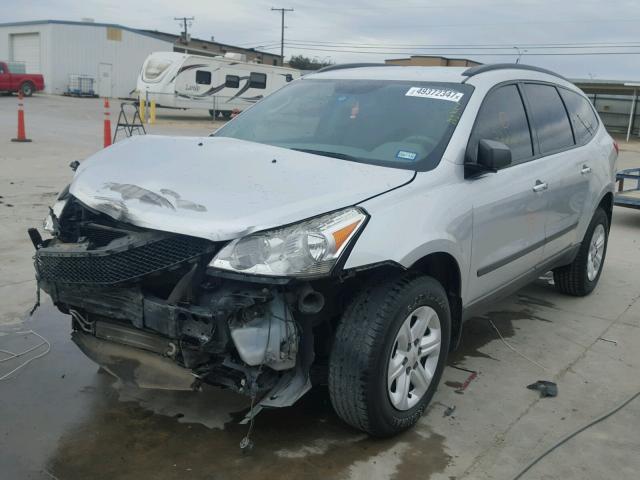 1GNKREED7BJ324624 - 2011 CHEVROLET TRAVERSE L SILVER photo 2