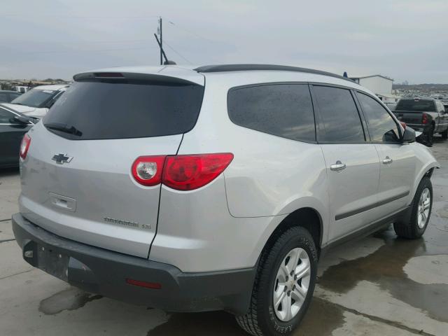 1GNKREED7BJ324624 - 2011 CHEVROLET TRAVERSE L SILVER photo 4