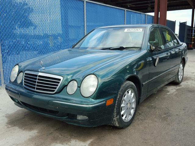 WDBJF65J6YB130256 - 2000 MERCEDES-BENZ E 320 GREEN photo 2