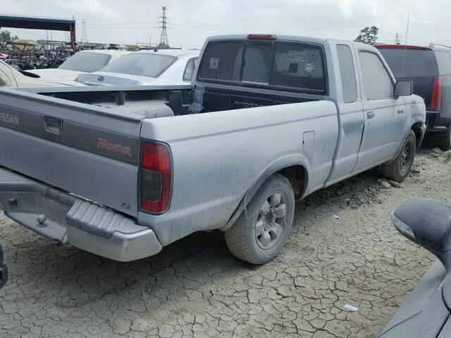 1N6DD26S8YC384756 - 2000 NISSAN FRONTIER K SILVER photo 4