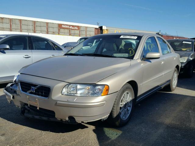 YV1RS640752447140 - 2005 VOLVO S60 TAN photo 2