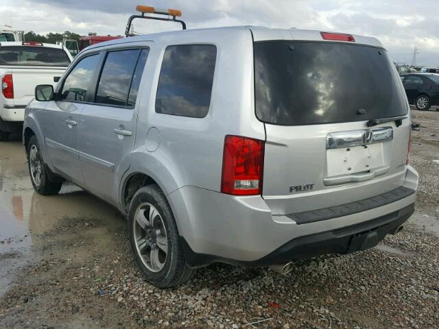 5FNYF3H36FB009412 - 2015 HONDA PILOT SE SILVER photo 3