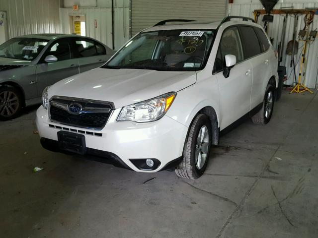 JF2SJAKC3FH839042 - 2015 SUBARU FORESTER 2 WHITE photo 2