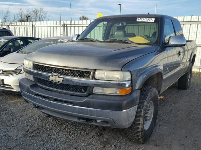 1GCHK291X2E103128 - 2002 CHEVROLET SILVERADO GRAY photo 2