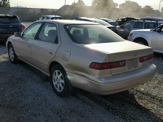 JT2BF28KXW0089294 - 1998 TOYOTA CAMRY LE GOLD photo 3