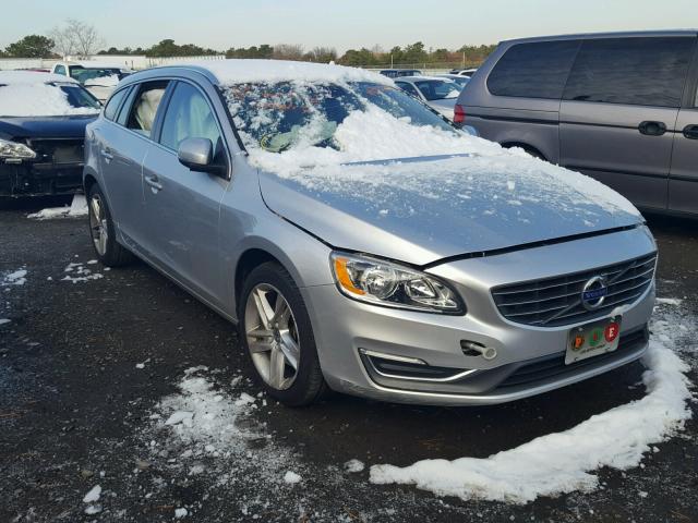 YV140MEKXF1250989 - 2015 VOLVO V60 PREMIE SILVER photo 1