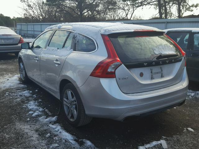 YV140MEKXF1250989 - 2015 VOLVO V60 PREMIE SILVER photo 3