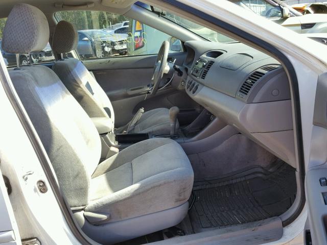 4T1BE32K44U303870 - 2004 TOYOTA CAMRY LE თეთრი ფოტო 5