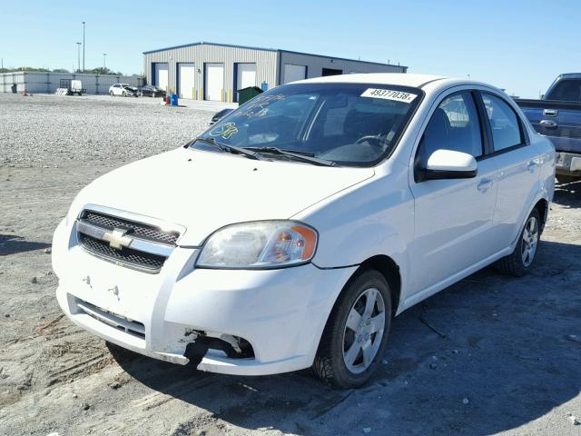 KL1TD5DE5AB090117 - 2010 CHEVROLET AVEO LS WHITE photo 2