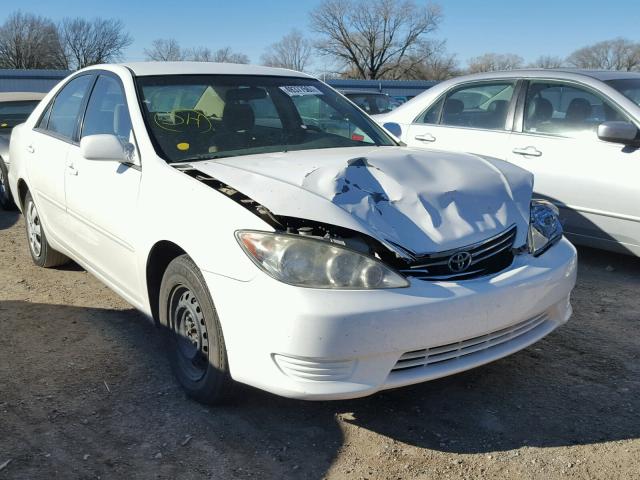 JTDBE30KX63061635 - 2006 TOYOTA CAMRY LE WHITE photo 1