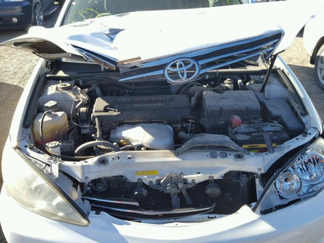 JTDBE30KX63061635 - 2006 TOYOTA CAMRY LE WHITE photo 9