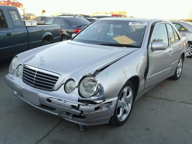 WDBJF70J02B485380 - 2002 MERCEDES-BENZ E 430 SILVER photo 2