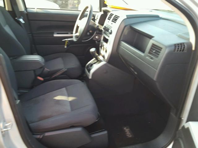 1J8FF47W28D759207 - 2008 JEEP COMPASS SP 银色 照片 5