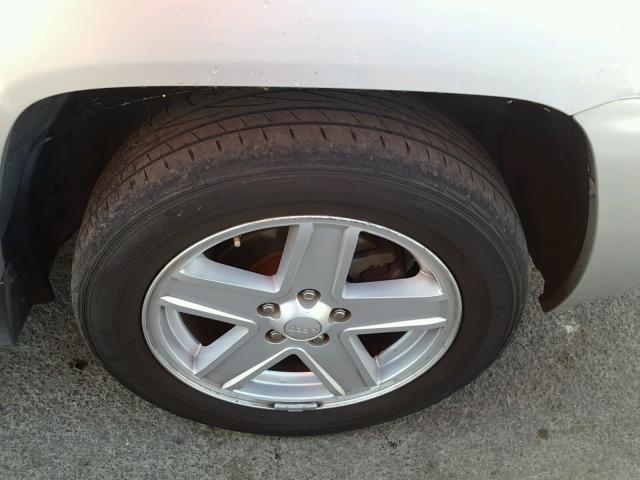 1J8FF47W28D759207 - 2008 JEEP COMPASS SP 银色 照片 9