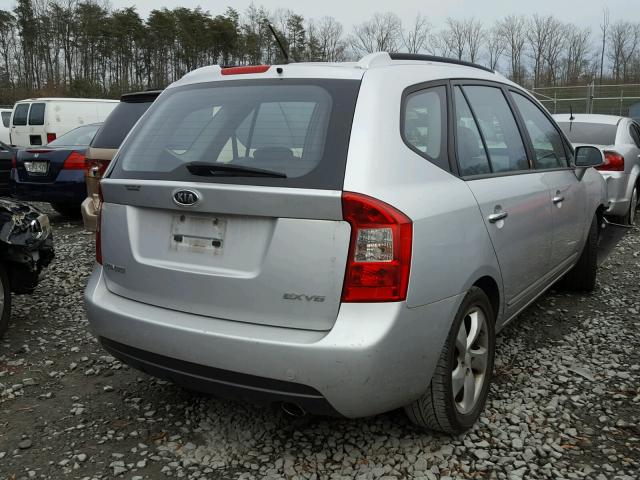 KNAFG526277105674 - 2007 KIA RONDO LX SILVER photo 4