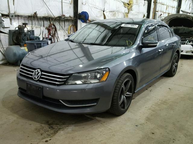 1VWAP7A38DC032455 - 2013 VOLKSWAGEN PASSAT S Gris foto 2