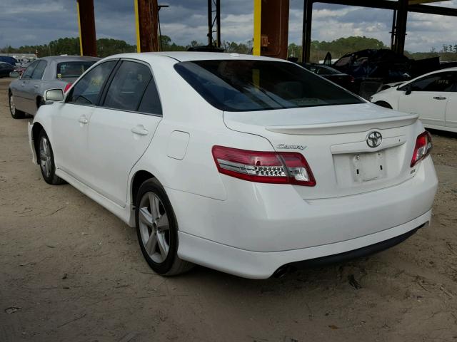 4T1BF3EK8BU593021 - 2011 TOYOTA CAMRY BASE WHITE photo 3