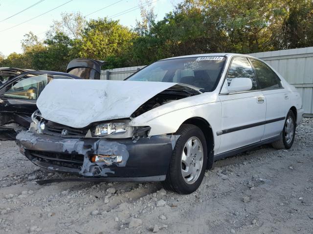 1HGCD5631TA081817 - 1996 HONDA ACCORD LX WHITE photo 2