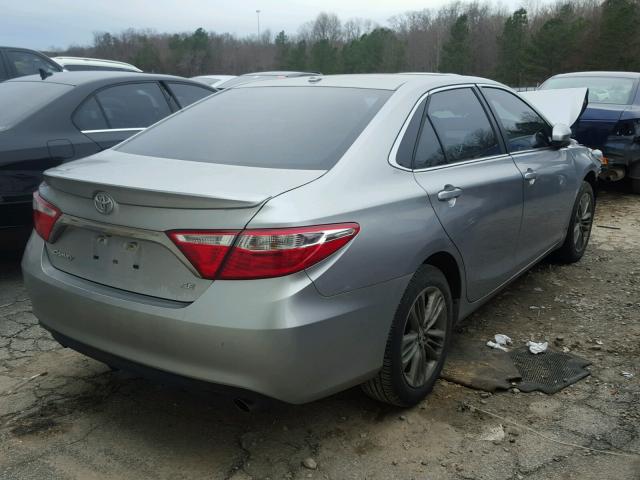 4T1BF1FK8FU114489 - 2015 TOYOTA CAMRY LE ვერცხლისფერი ფოტო 4