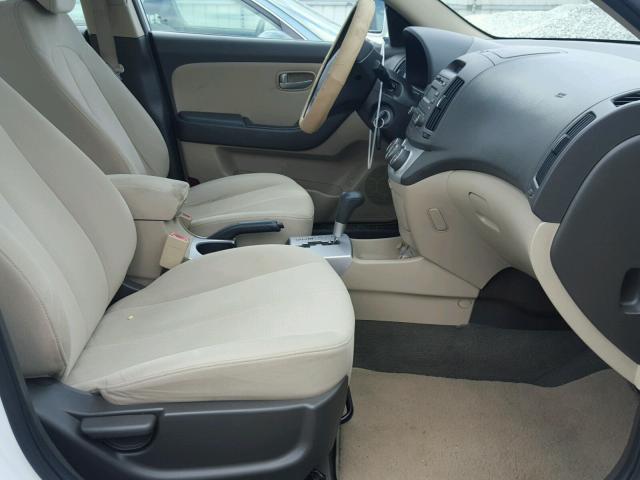 KMHDU46D38U483653 - 2008 HYUNDAI ELANTRA GL WHITE photo 5