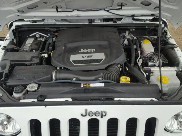 1C4BJWDG0GL329564 - 2016 JEEP WRANGLER U WHITE photo 7