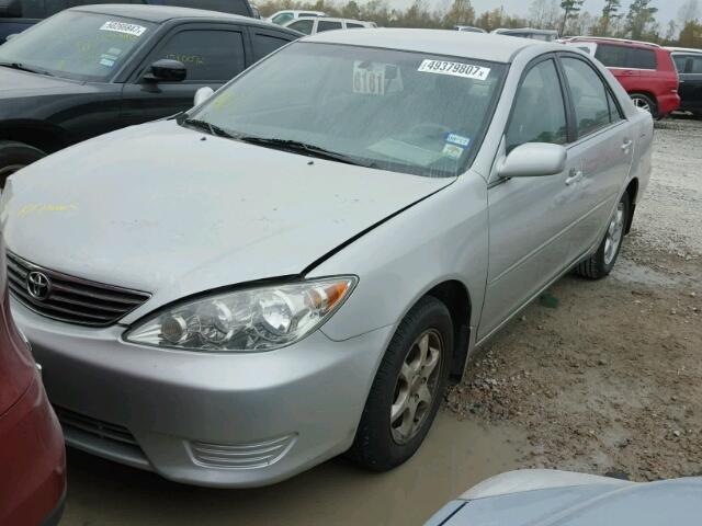 4T1BE32K06U138564 - 2006 TOYOTA CAMRY LE SILVER photo 2