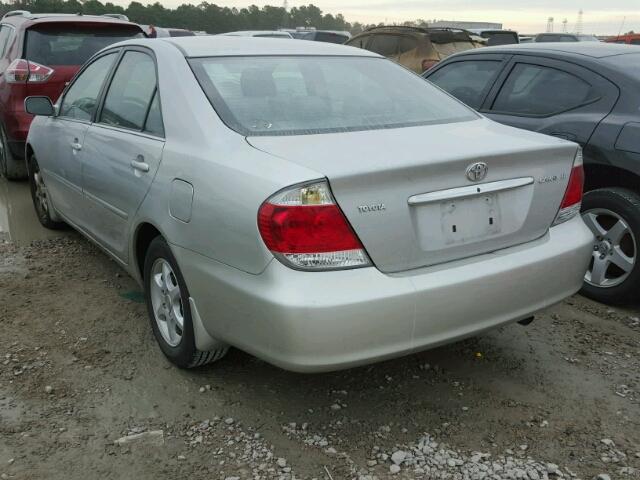 4T1BE32K06U138564 - 2006 TOYOTA CAMRY LE SILVER photo 3