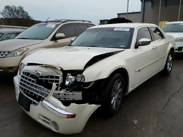 2C3KA63H98H220615 - 2008 CHRYSLER 300C CREAM photo 2