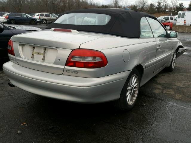 YV1NC56D4YJ007926 - 2000 VOLVO C70 TURBO SILVER photo 4