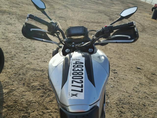 JH2RC6353CK000230 - 2012 HONDA NC700X SILVER photo 5