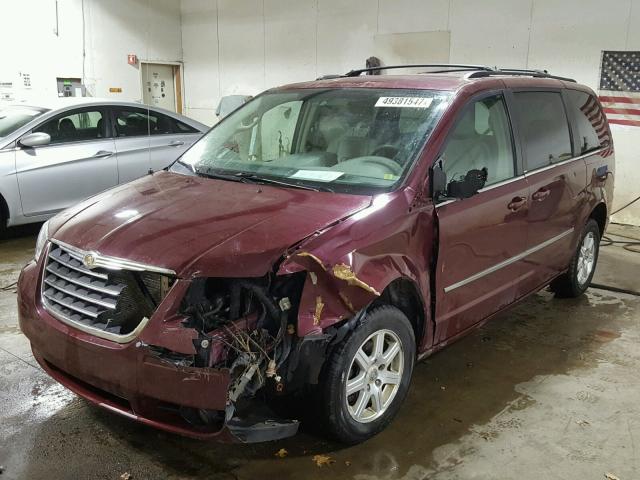 2A8HR54189R530723 - 2009 CHRYSLER TOWN & COU BURGUNDY photo 2