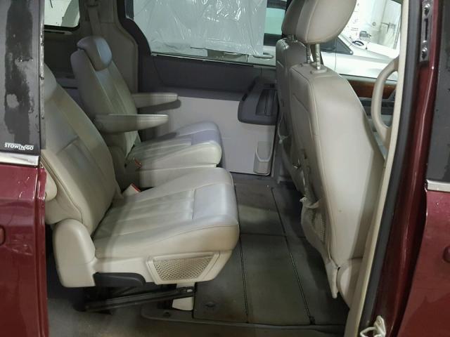 2A8HR54189R530723 - 2009 CHRYSLER TOWN & COU BURGUNDY photo 6