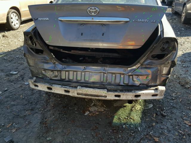 4T1BE32K72U610981 - 2002 TOYOTA CAMRY LE ნაცრისფერი ფოტო 9