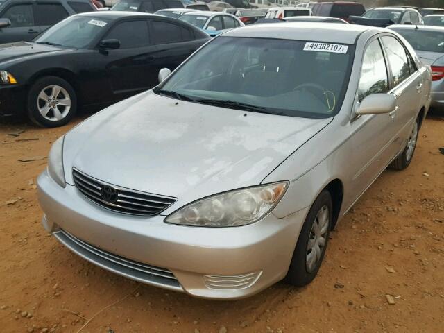 4T1BE32K95U078427 - 2005 TOYOTA CAMRY LE SILVER photo 2