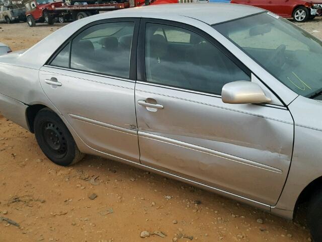 4T1BE32K95U078427 - 2005 TOYOTA CAMRY LE 银色 照片 9
