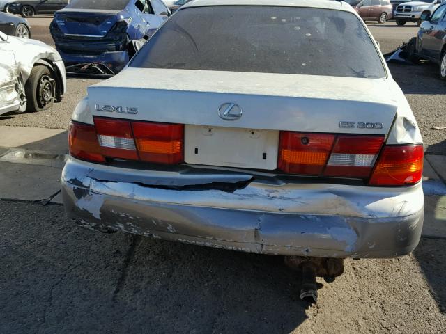 JT8BF28G5X0165460 - 1999 LEXUS ES 300 SILVER photo 9