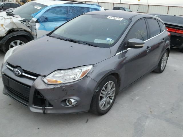 1FAHP3M29CL377818 - 2012 FORD FOCUS SEL GRAY photo 2