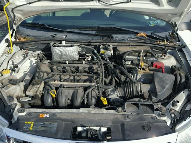 1FAHP35N69W206976 - 2009 FORD FOCUS SE WHITE photo 7