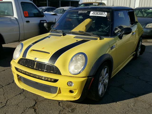 WMWRE33475TD98631 - 2005 MINI COOPER S YELLOW photo 2