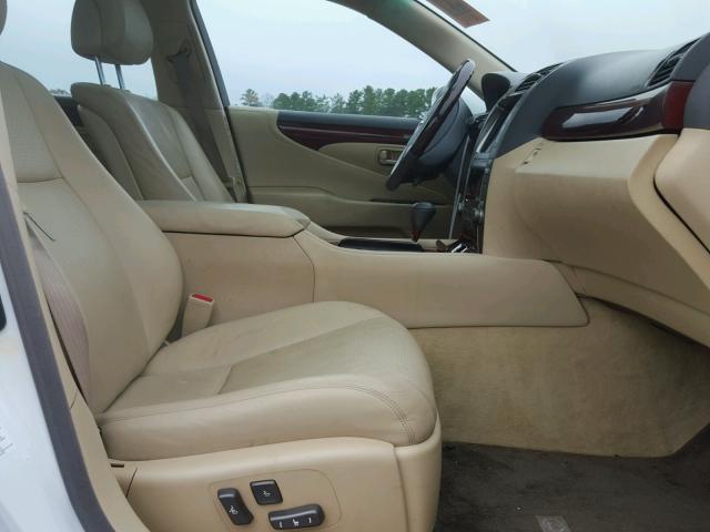 JTHBL46F585082744 - 2008 LEXUS LS 460 WHITE photo 5