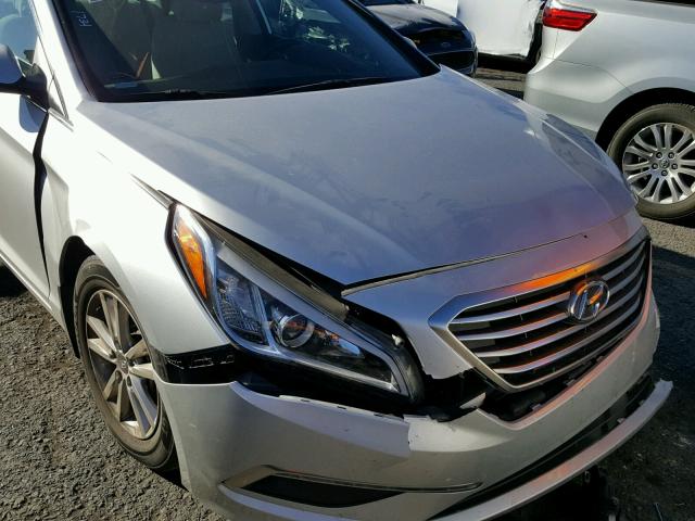 5NPE24AF6FH210074 - 2015 HYUNDAI SONATA SE SILVER photo 9