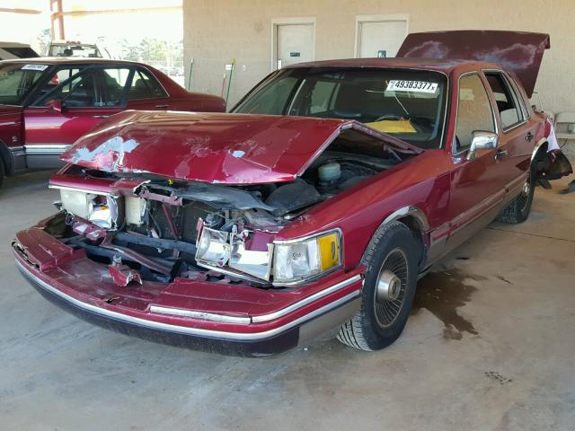 1LNLM82W9RY615027 - 1994 LINCOLN TOWN CAR S RED photo 2