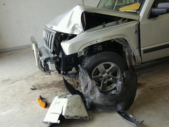 1J8HG48P47C529430 - 2007 JEEP COMMANDER SILVER photo 9