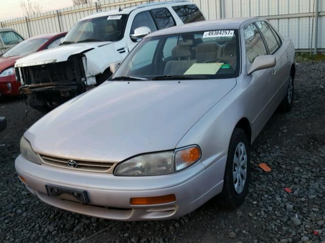 4T1BF12K5TU125662 - 1996 TOYOTA CAMRY LE GOLD photo 2