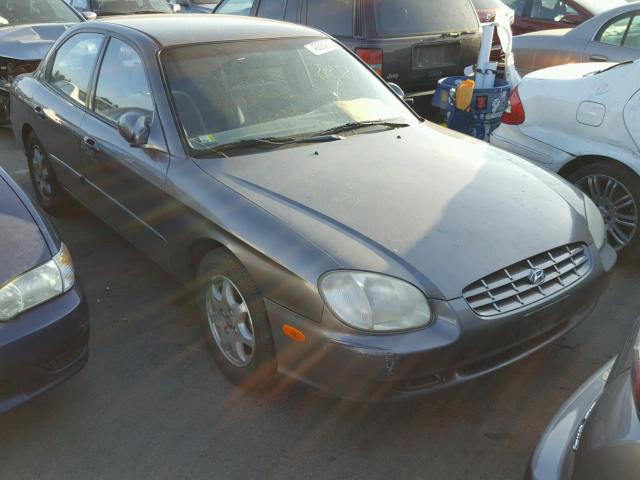 KMHWF35V2YA329685 - 2000 HYUNDAI SONATA GLS GRAY photo 1