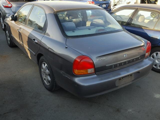 KMHWF35V2YA329685 - 2000 HYUNDAI SONATA GLS GRAY photo 3