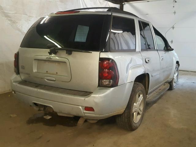 1GNDT13S372200291 - 2007 CHEVROLET TRAILBLAZE SILVER photo 4